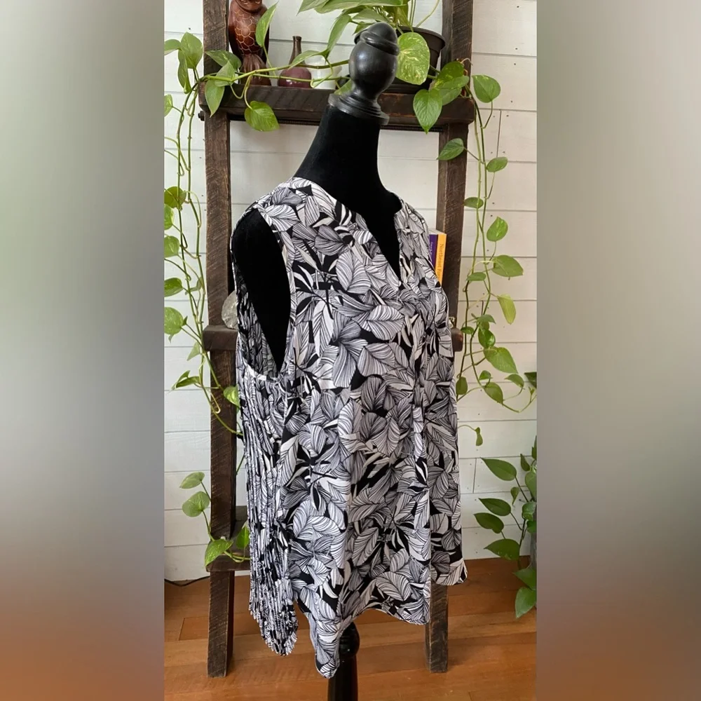 Christopher & Banks: Sleeveless V Neck  Leaf Pattern Blouse